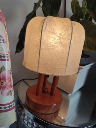 Lámpara moderna de madera y papel