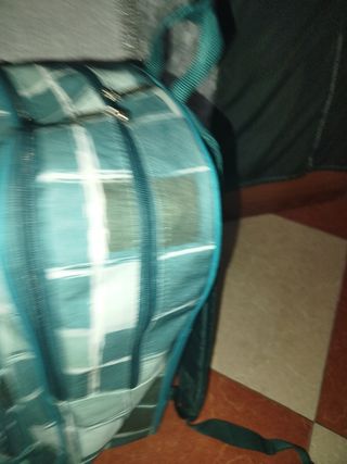 Mochila y estuche escolar a cuadros