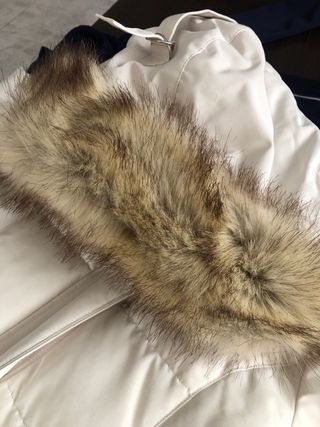 Chaqueta / Parka blanca con capucha y pelo