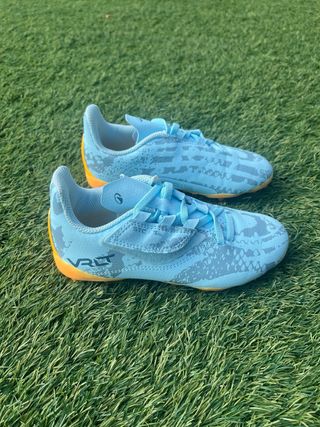 Zapatillas de fútbol con un solo uso. Talla 30
