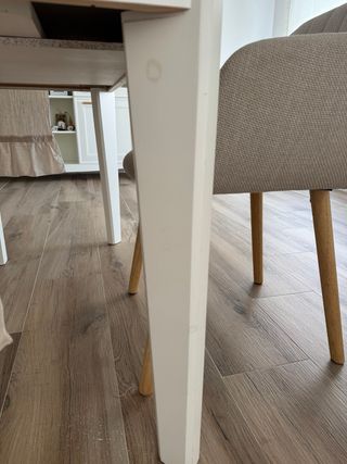 Mesa de comedor y 4 sillas