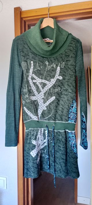 Vestido verde botella cuello alto estampado