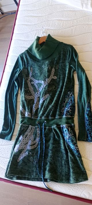 Vestido verde botella cuello alto estampado