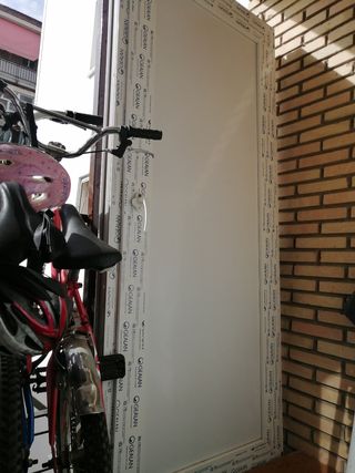 Puerta blanca de aluminio