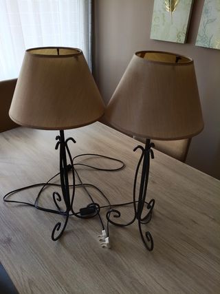 Lámparas de mesa de forja y tela