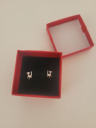 Pendientes de plata con diseño de gato