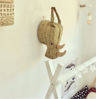 Cabeza de rinoceronte de esparto artesanal