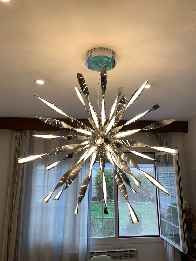 Lámpara grande de diseño con LED integrada