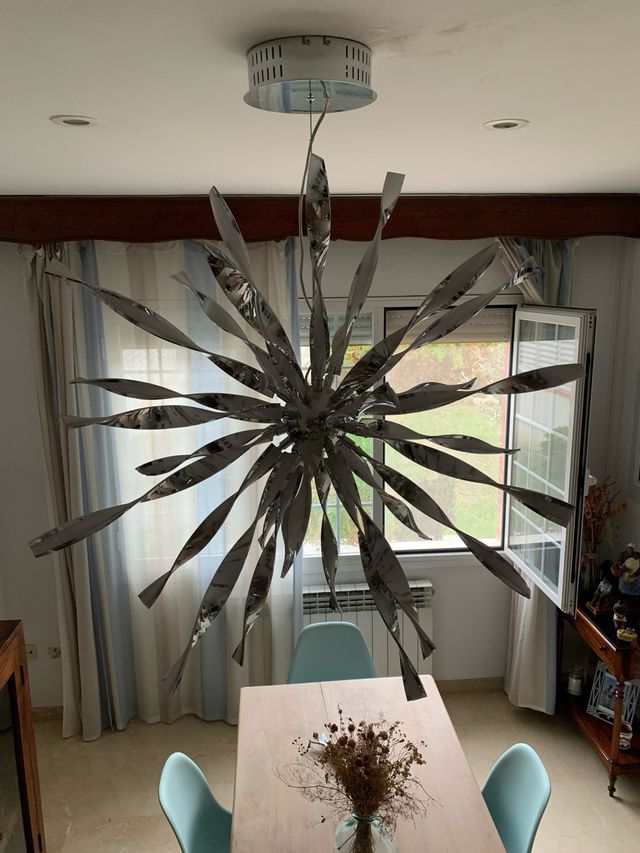 Lámpara grande de diseño con LED integrada