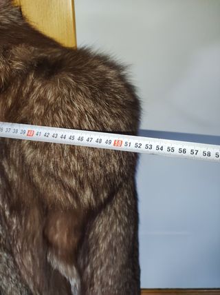 Abrigo de piel natural.