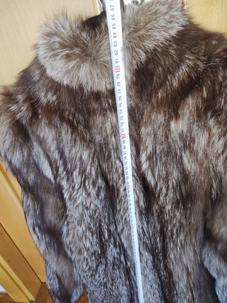Abrigo de piel natural.
