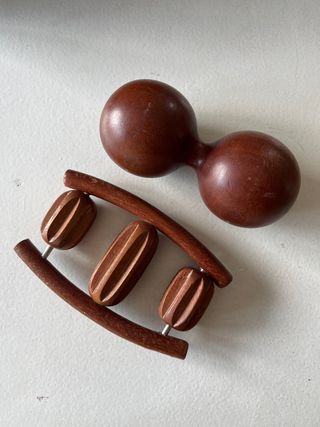 Aparatos de madera para masajes