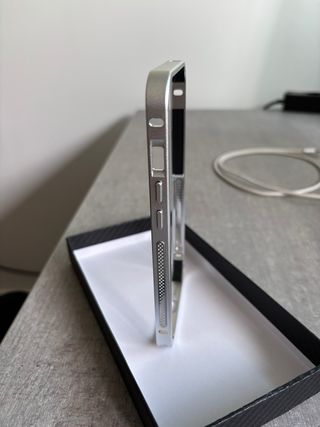 Funda iPhone 15 (bordes y cámara)