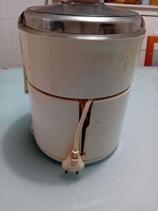 Picadora, licuadora y abrelatas eléctricos