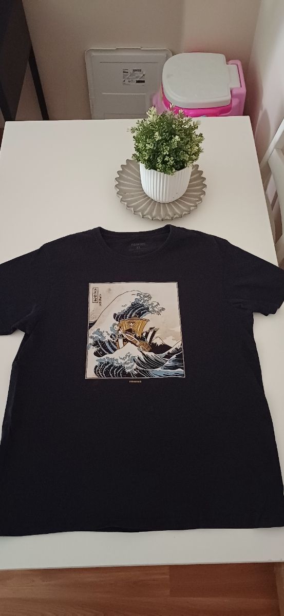 2 Camisetas: One Piece y Vader