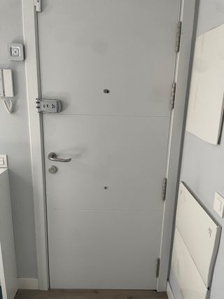 Puerta blindada blanca 