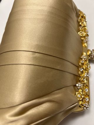 Pochette elegante con catena