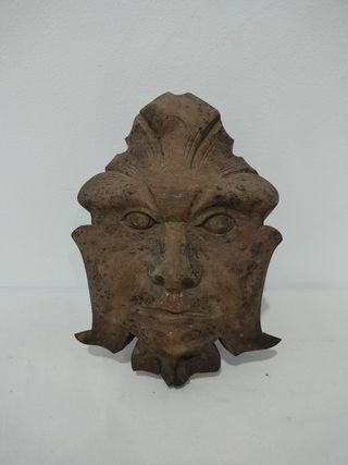 Talla de madera cara decorativa