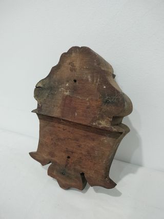 Talla de madera cara decorativa
