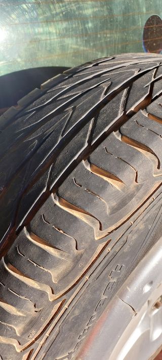 Neumatico 235/70 R16
