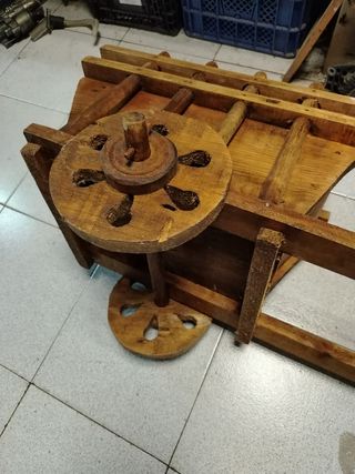 Carro de madera decorativo