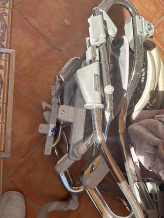 Carrito de bebé rosa