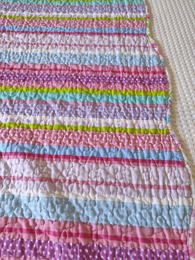 Colcha y cortina con estampado floral