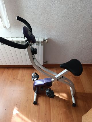 Bicicleta Estática Morada y Blanca