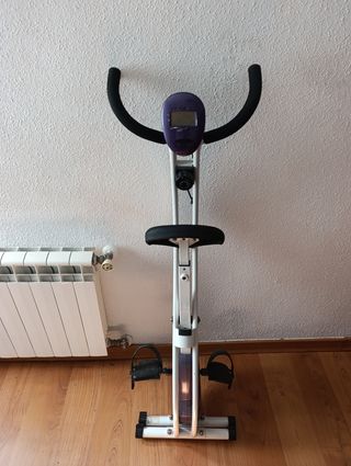 Bicicleta Estática Morada y Blanca