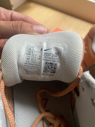 Nike Metcon 9 Naranja y Gris Talla 37.5