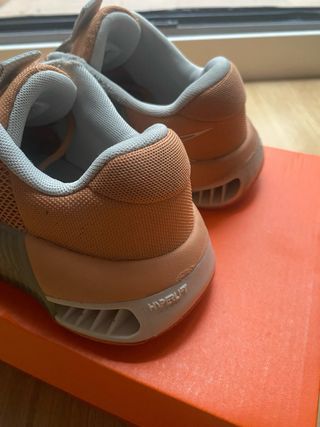 Nike Metcon 9 Naranja y Gris Talla 37.5