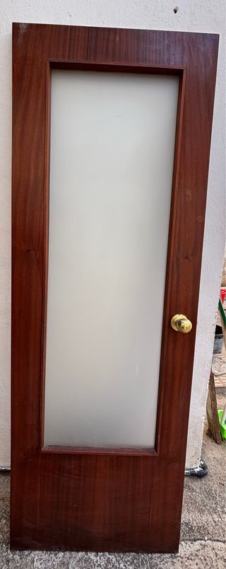 Puertas de madera con y sin cristal