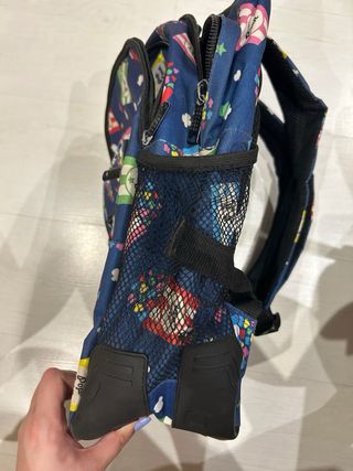 Mochila azul con estampado de palomitas