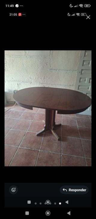Mesa redonda de madera
