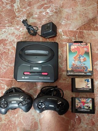 SEGA Mega Drive II + 5 Juegos + 2 Mandos