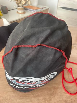 Casco de moto MT con diseño de mariposas