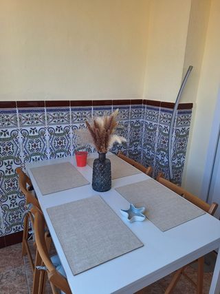 Mesa y 4 Sillas