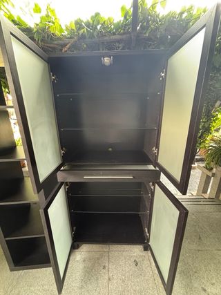 Armario vitrina de madera con 4 baldas y un cajón 