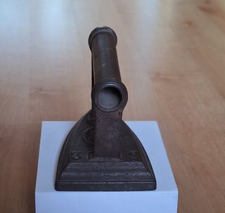 Plancha antigua de hierro fundido.