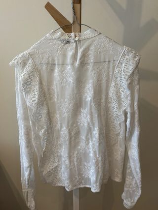 Blusa Pimkie blanca con encaje