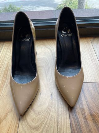 Zapatos de tacón Charcos beige