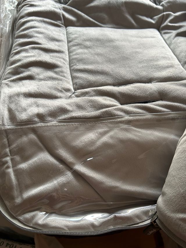 Saco para cochecito con protector en los pies