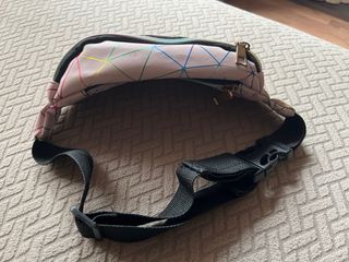 Riñonera juvenil geométrica