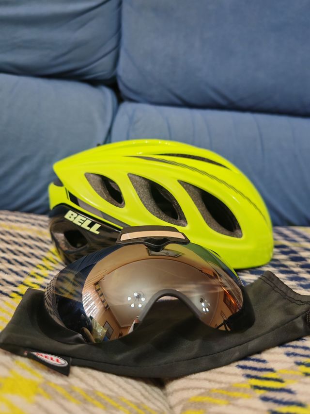 Casco Bell Ciclismo Amarillo con Visera