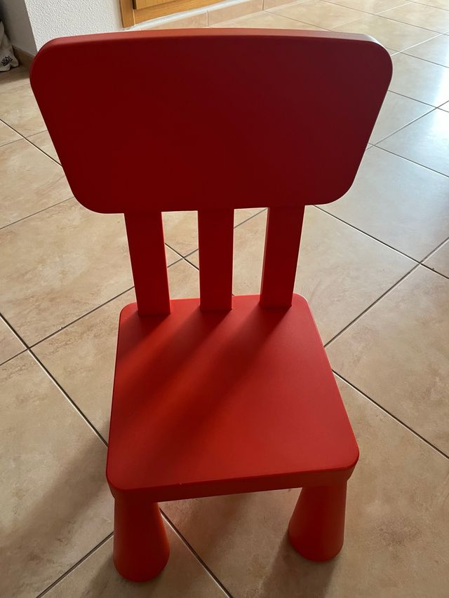 Silla infantil roja Ikea