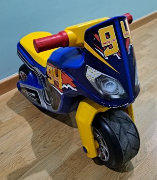 Moto correpasillos Molto 94 azul y amarillo