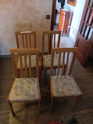 Juego de 4 sillas de comedor de madera