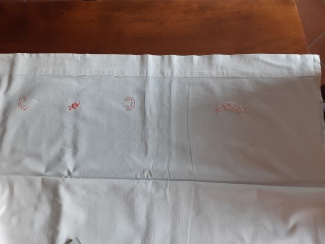 Lenzuola sopra matrimoniali ricamate