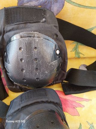 Protezioni per caviglie e polsi e gomiti