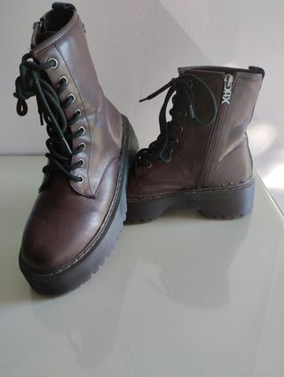Botas de cuero burdeos